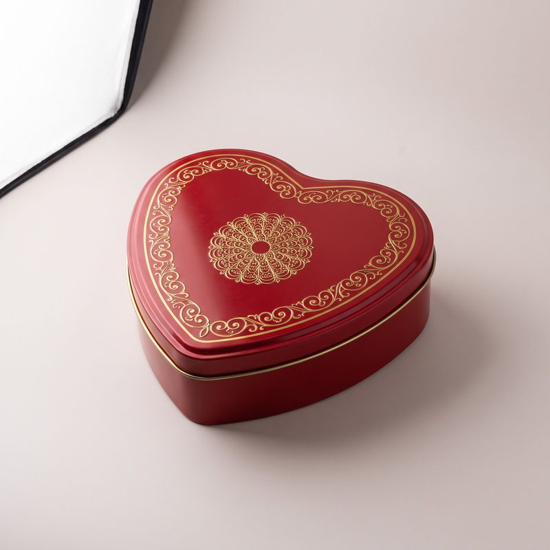 Scarlet Heart — 235 × 223 × 75 mm